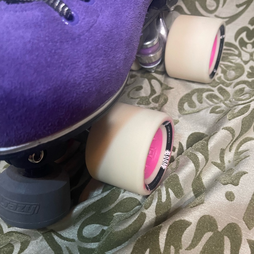 Purple Suede Roller Skates with Custom Wheels & Tote Box - Picture 11 of 16